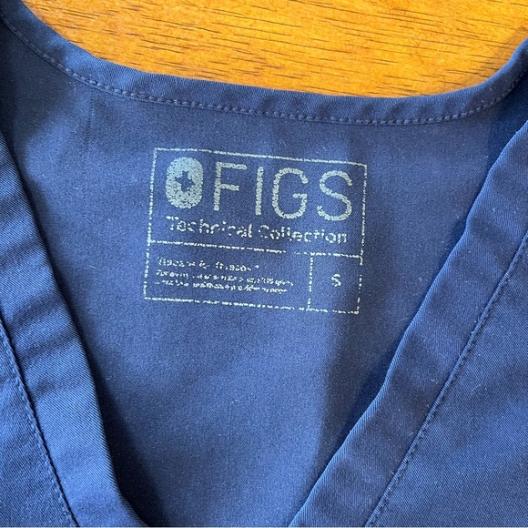 Navy Figs v-neck scrub top size small color po# 1366 - Picture 2 of 8